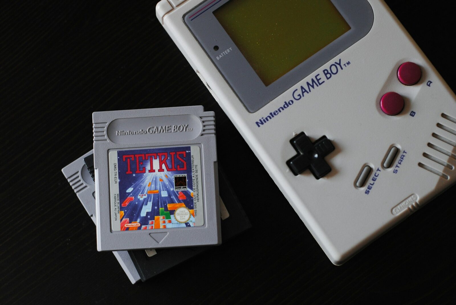 Picture of original Nintendo Game Boy and Tetris cartridge.
